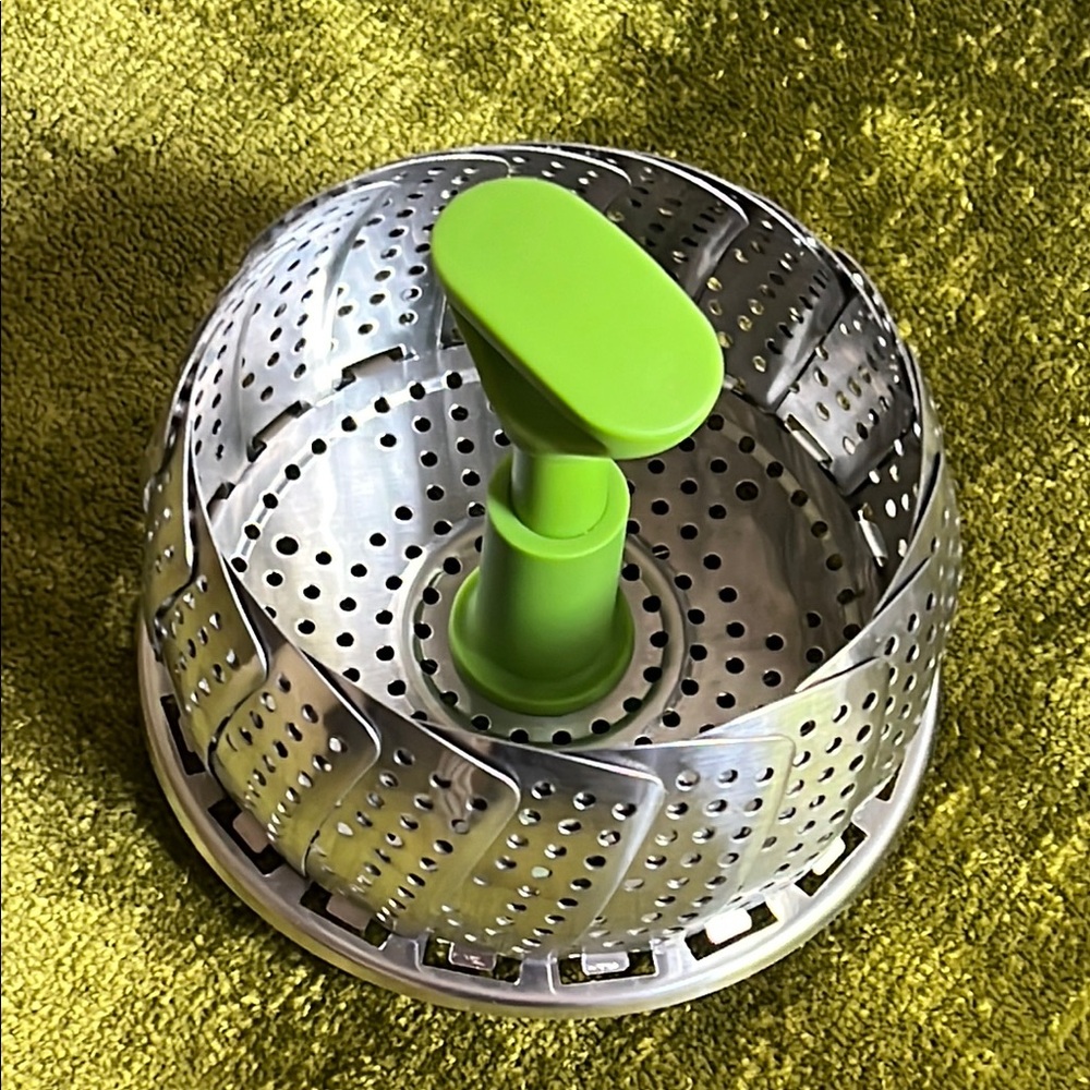 NWOT Silver and Green Kitchen Steamer Basket with Ornamental Design